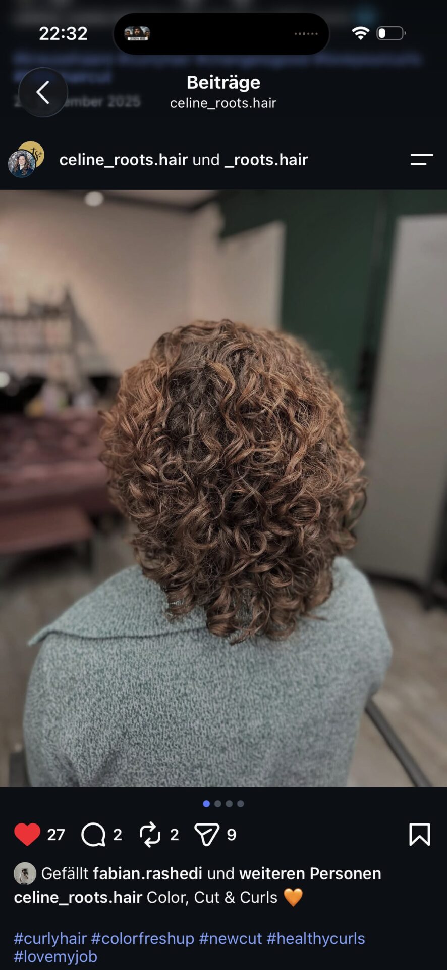 Kurze definierte Locken nach Farbe, Schnitt und Styling bei roots hair