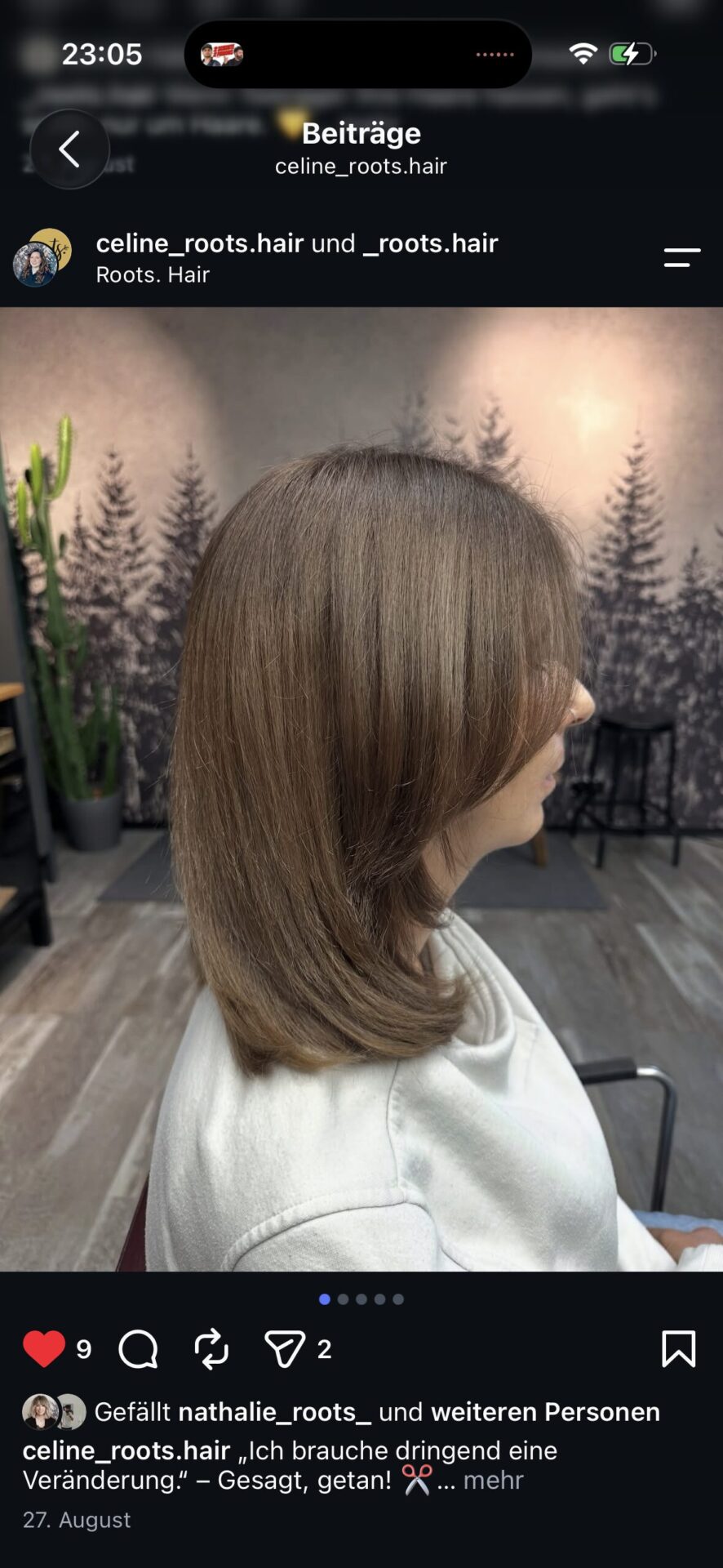 Weich gestufter brauner Schnitt mit nach innen gestylten Spitzen – Ergebnis von Celine bei roots hair
